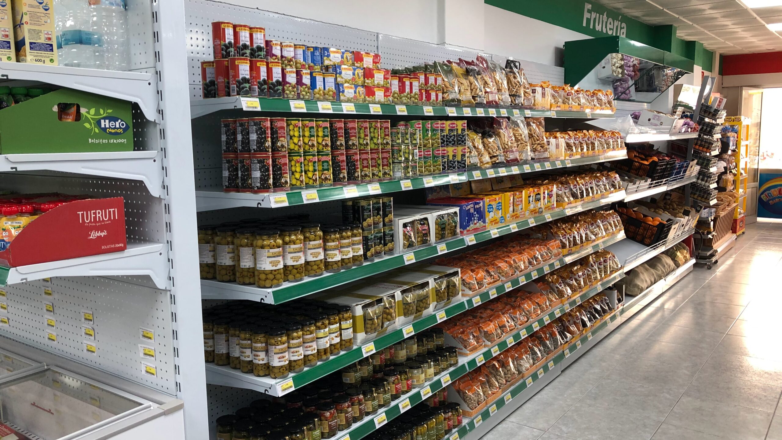 Instalación de estanterías en supermercado Santa Cruz de Tenerife – SMC Canarias