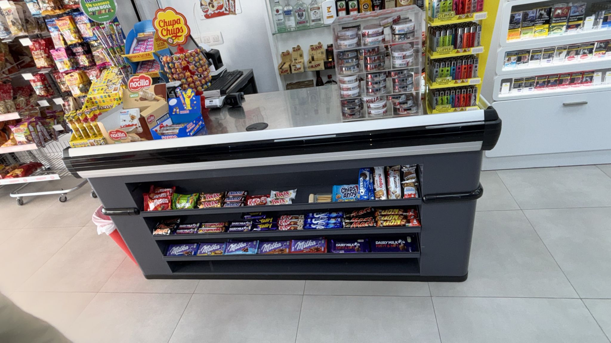 Mostrador y mueble de caja para tienda en Tenerife Canarias